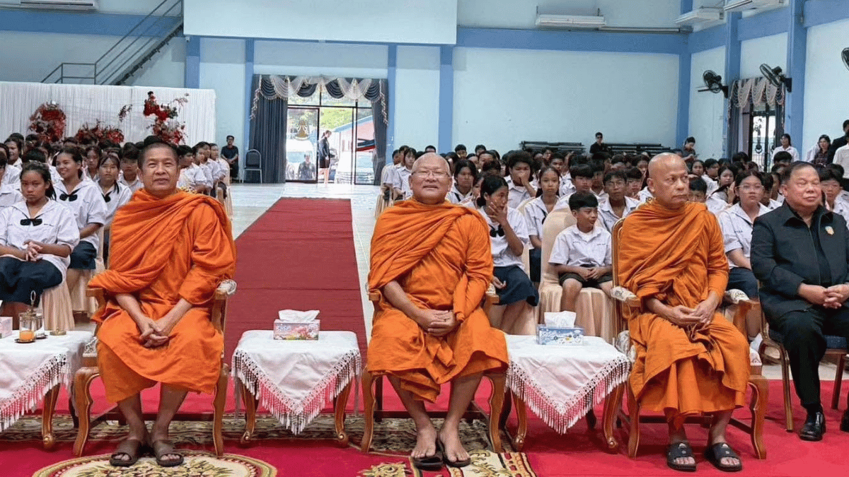 พระครูสุทธิกิจโกศล รองเจ้าคณะอำเภอปากเกร็ด เจ้าอาวาสวัดสพานสูง ปากเกร็ด นนทบุรี ท่านได้มอบทุนการศึกษานักเรียน